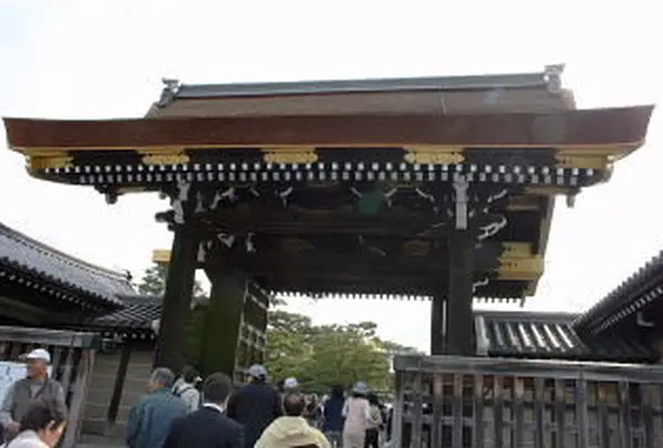宜秋門（ぎしゅうもん）ここからスタートです！