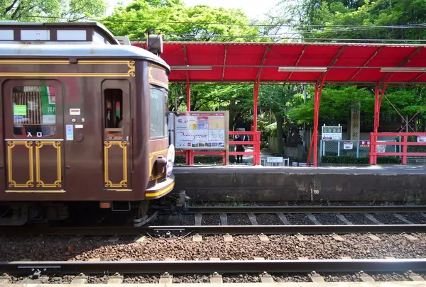 「車折神社（くるまざきじんじゃ）駅」
