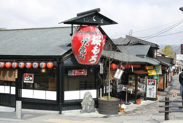 名物・櫻もち「本家櫻もち 琴きき茶屋」