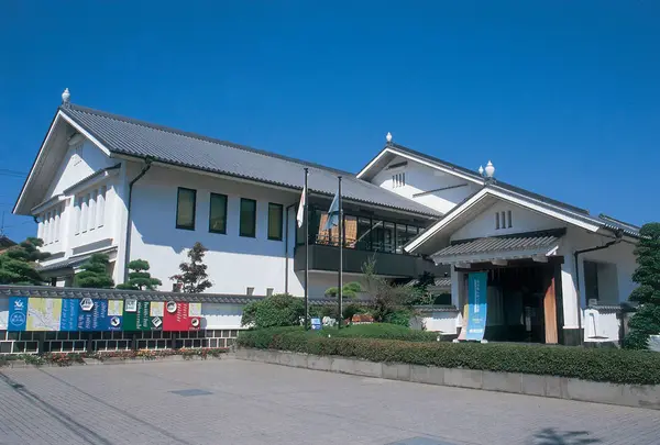 砥部焼伝統産業会館