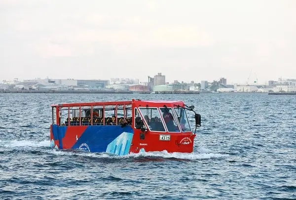 水陸両用バス スカイダックチケット売場・乗車場(日本丸メモリアルパーク入口)