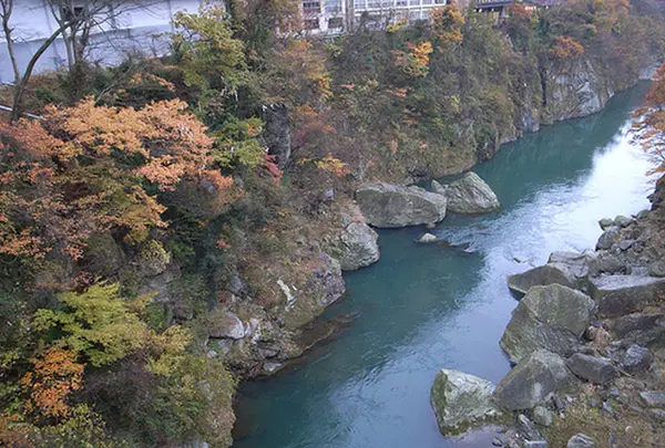 鬼怒川沿いを歩く
