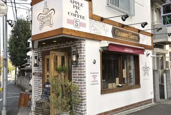GRANNY SMITH APPLE PIE & COFFEE 三宿店 (グラニースミス アップルパイ&コーヒー)