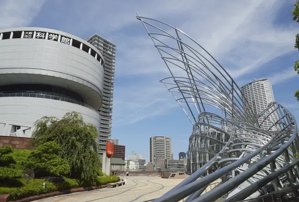 国立国際美術館