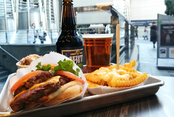 Shake Shack みなとみらい店（シェイクシャック みなとみらい店）の写真・動画_image_305056