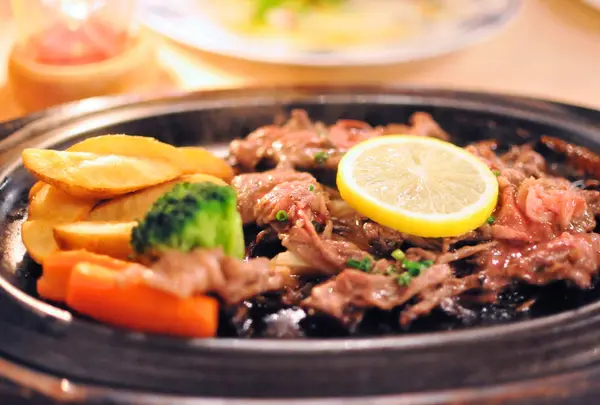 下町の洋食時代屋