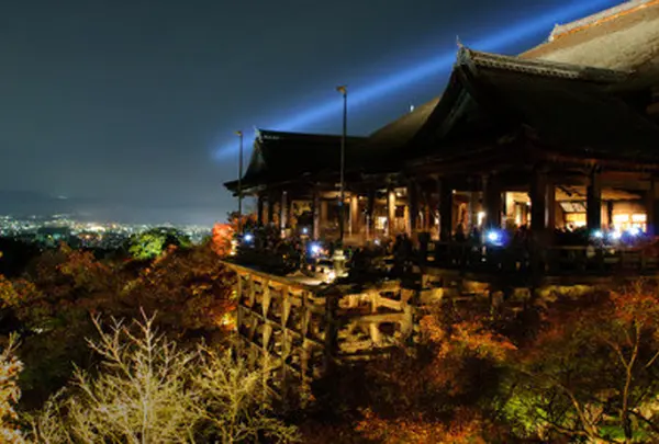 清水寺 (Kiyomizu-dera Temple)