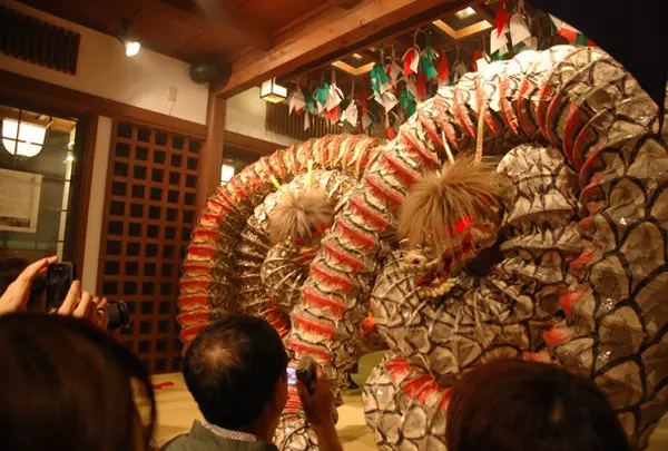 湯のまち神楽殿