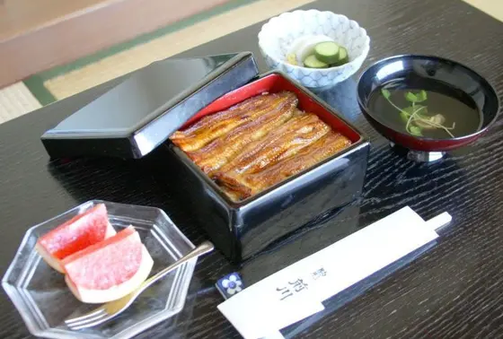 鰻は養殖モノ「坂東太郎」ですが、予約すれば天然鰻も味わえます（ただし時価で季節限定）