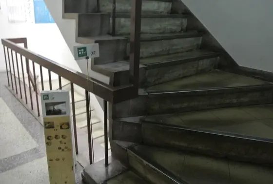 エレベーターもあるけど…