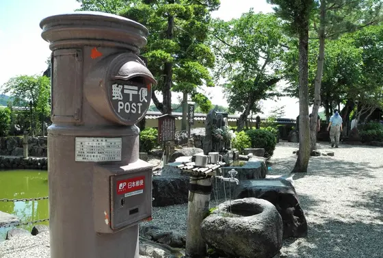 境内に謎の緑ポスト