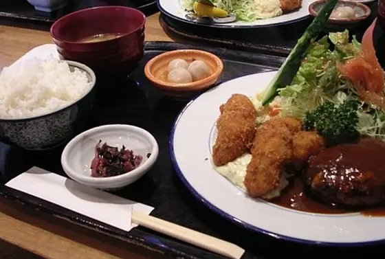 洋食の店「ITADAKI」