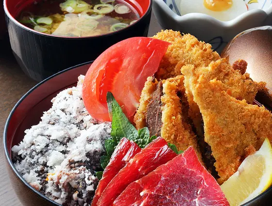 和田浜特製くじら三種丼