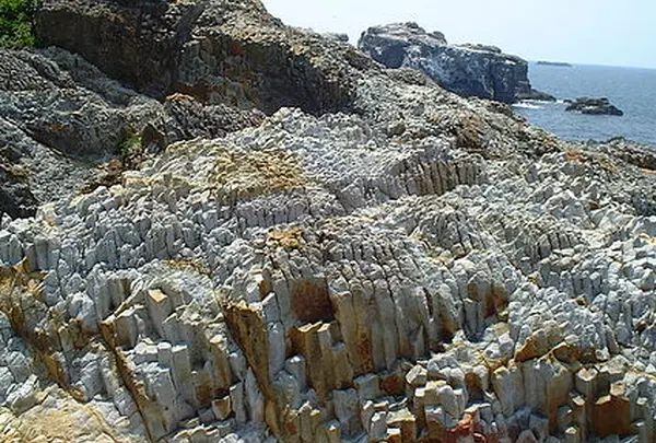 日御碕の岩石