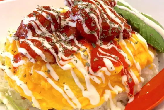 トロトロ卵がのっていてお子さんも大好きな味です！