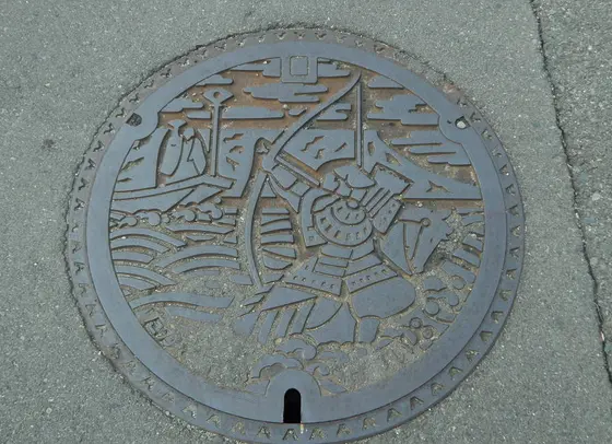 ここで、ご当地マンホール（笑）