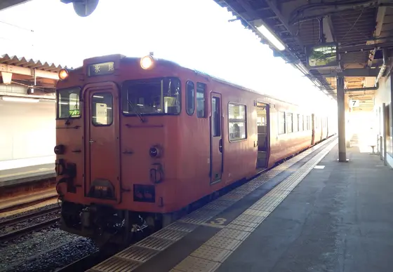JR高岡駅から氷見線に乗って
