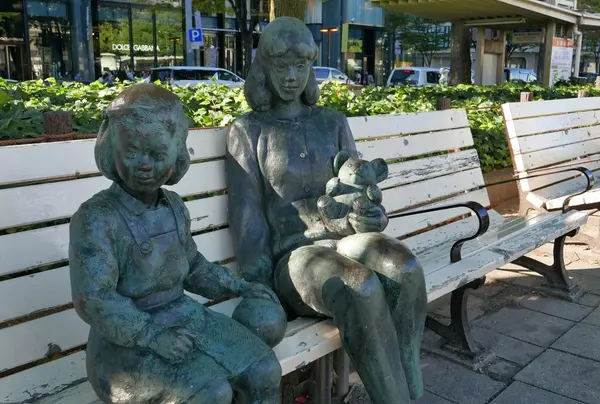 公園の親子像を見に行こう