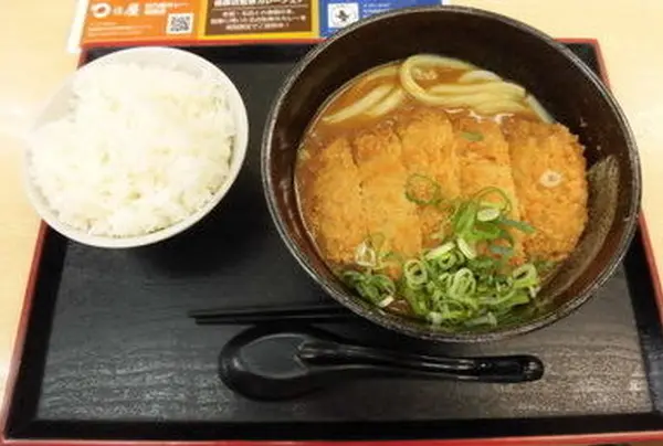 カツとカレーとうどん、ご飯がセット