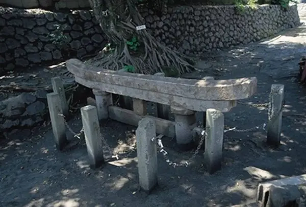 黒神埋没鳥居