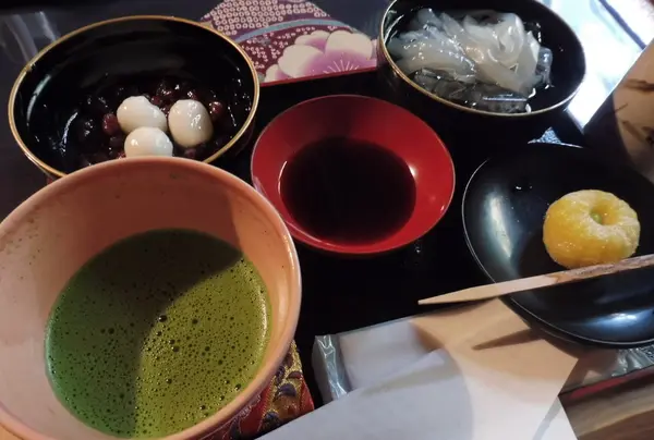いろいろ楽しめる「菓子膳」