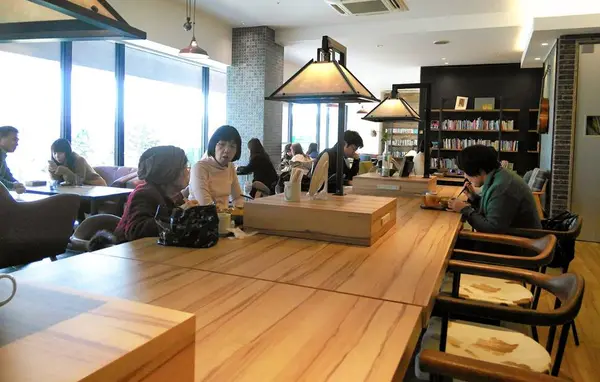 寛げる大きなテーブル