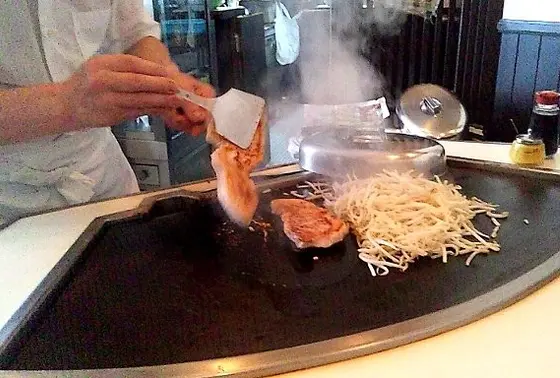 こんな感じで目の前で焼いてくれます
