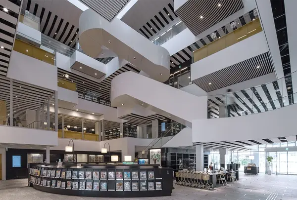 小牧市中央図書館