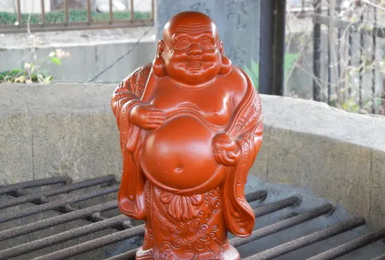 あちこちに布袋像