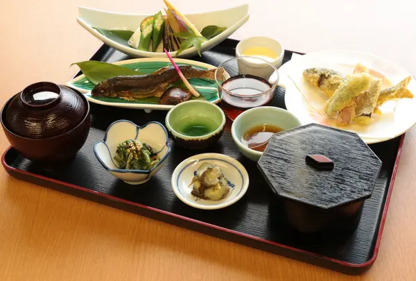 レストラン河鹿荘
