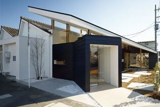 こちらはモダンなノコギリ屋根