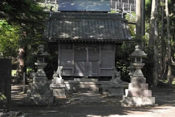 めちゃ古い社を発見