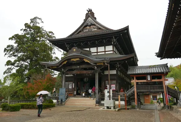 本堂は信州善光寺のミニチュア