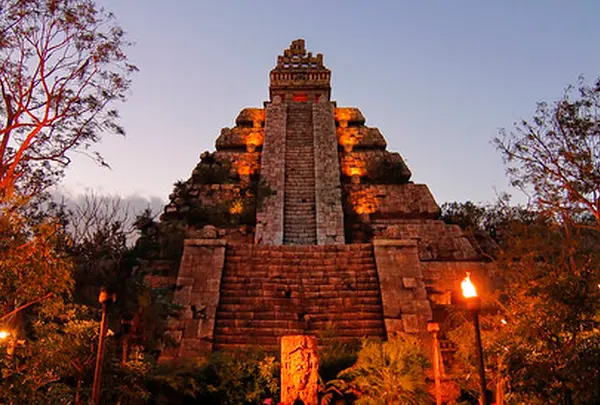 インディ・ジョーンズ・アドベンチャー：クリスタルスカルの魔宮 (Indiana Jones Adventure : Temple of the Crystal Skull)