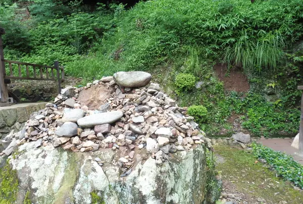 天降石（あもりいし）