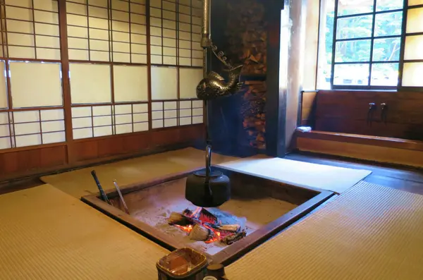 囲炉裏でほっこり…