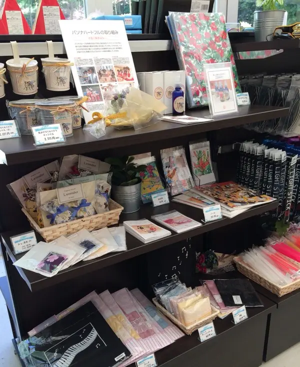 たくさんのグッズを販売
