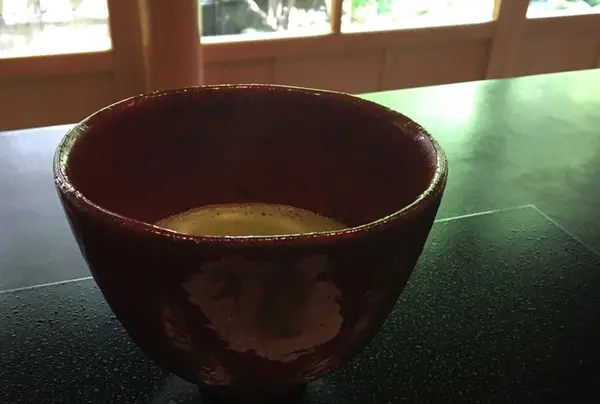 坪庭を眺めながらお抹茶を