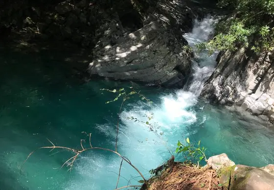 出会滝(であいたる)