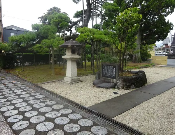 石臼の参道