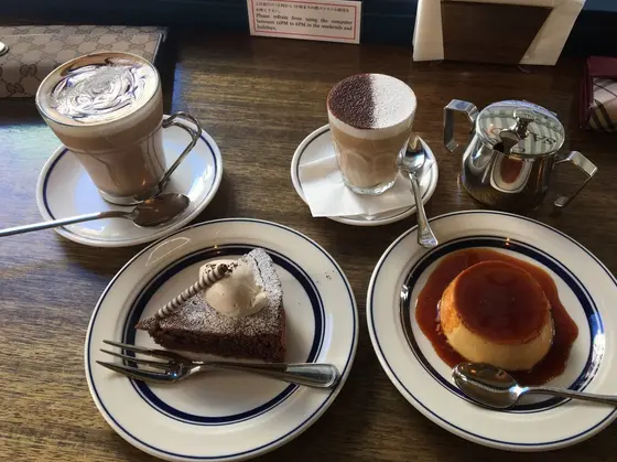 カフェモカとガトーショコラ、マロッキーノとカスタードプリン