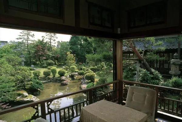 愛山荘