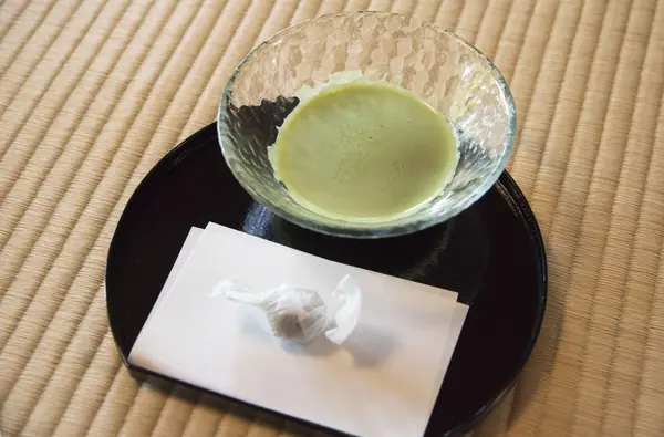 抹茶とお茶菓子