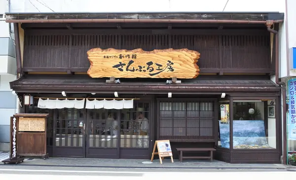目立つ場所にあります