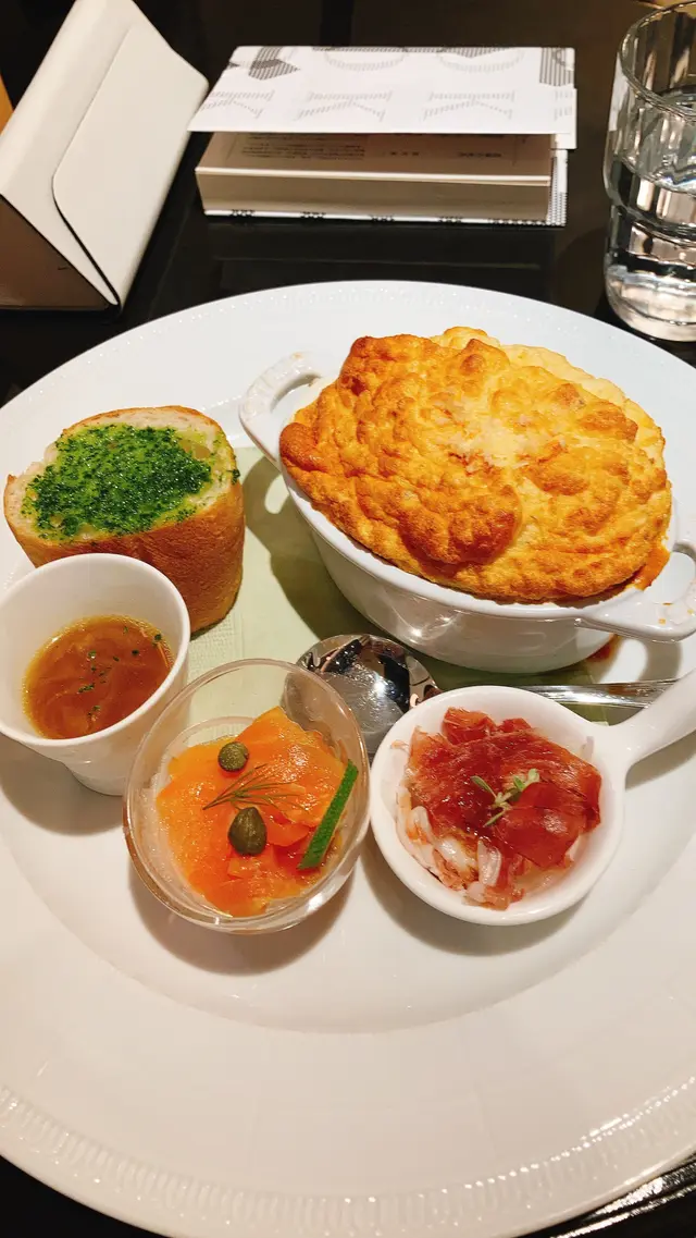 CAFE AUX BACCHANALE カフェ オーバカナル八重洲店
