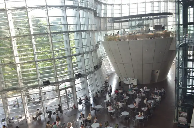 国立新美術館