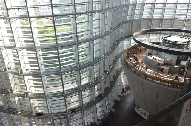 国立新美術館
