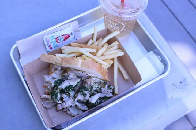 RACINES FARM TO PARK（ラシーヌ ファーム トゥー パーク）