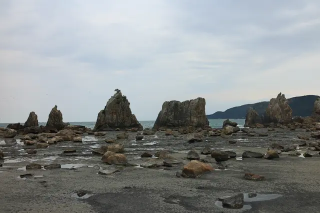 橋杭岩