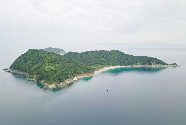 和歌山県有田市にある無人島「地ノ島（じのしま）」で圧倒的非日常体験ができる!